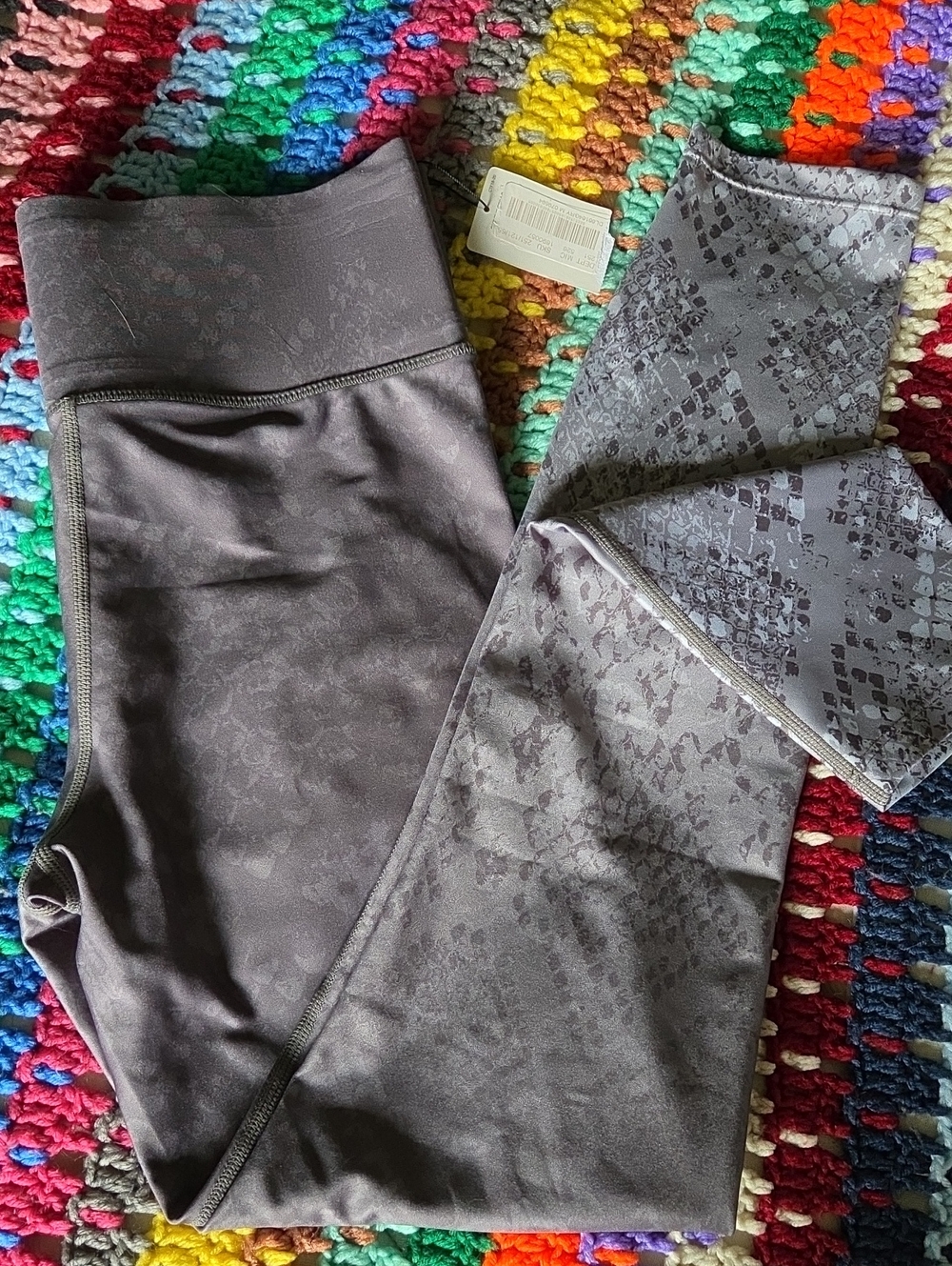 Cut The Frills Snakeskin Print Wide Waistband Activewear Leggings. NWT.